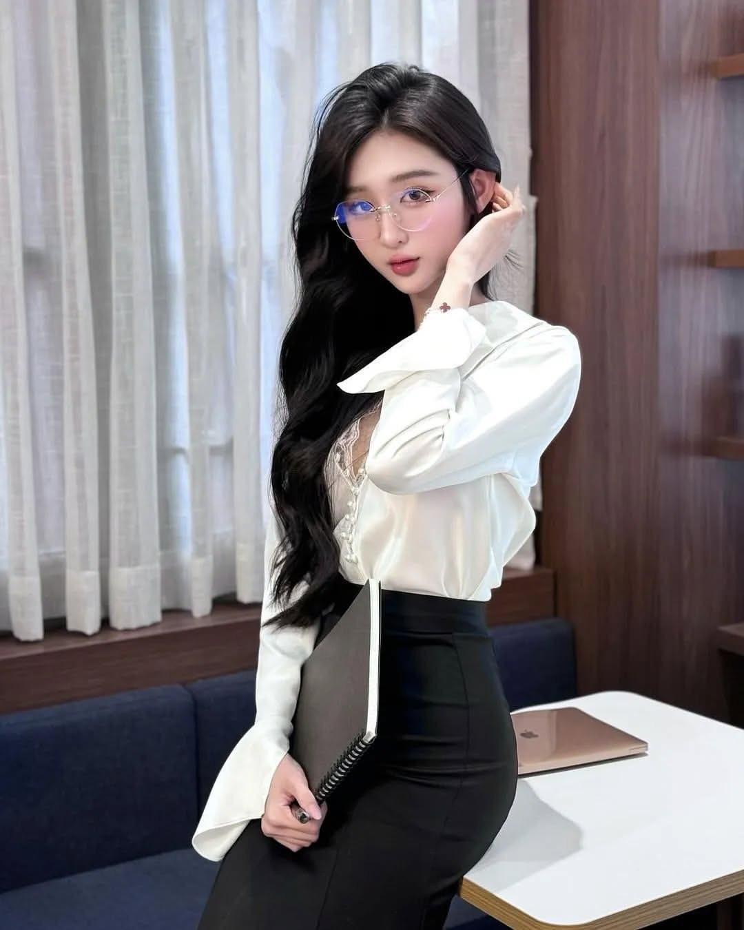 女性的魅力，像春天的花朵，绚烂而美丽。