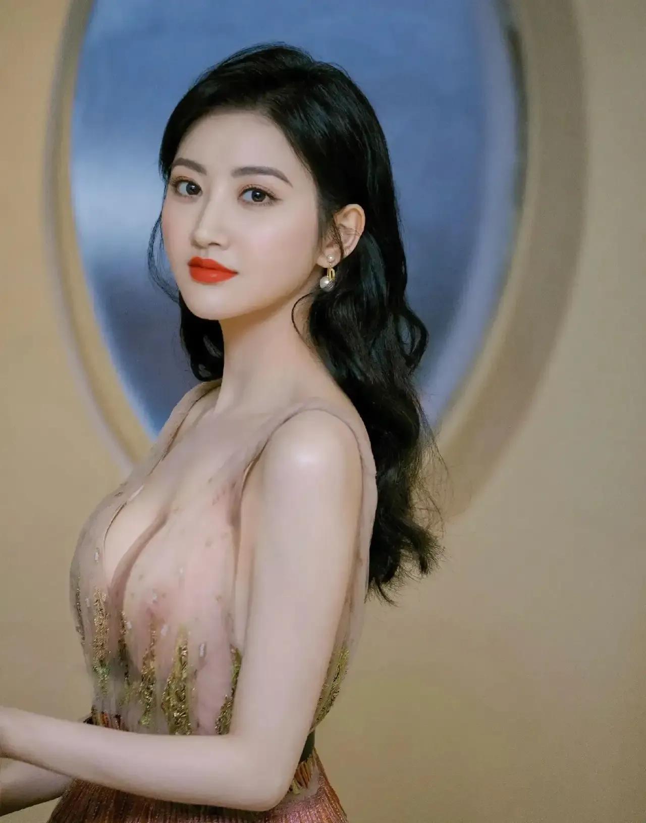 景甜这组照片好漂亮啊！才发现她不仅颜值能打，身材也很好！出道多年一直不温不火，真
