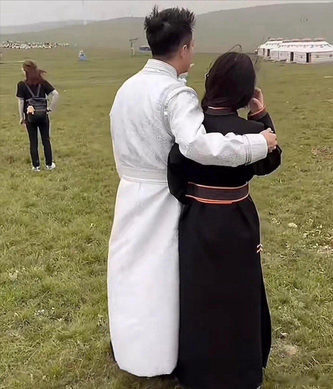 后爹具俊晔想孩子？跟亲爹同游草原的小玥儿，没空搭理“诈尸”的后爹具俊晔。日前：汪