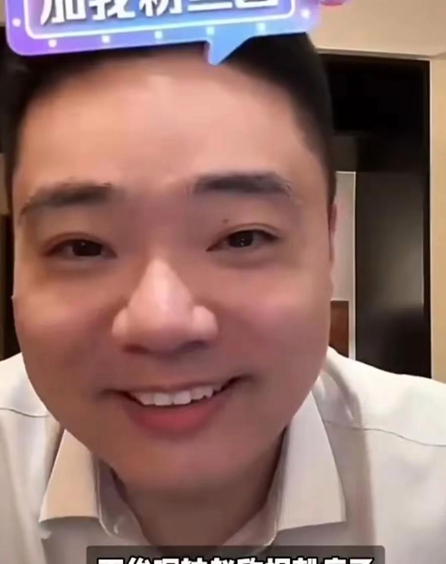 粉丝问：“你和赵心童谁实力更强？”丁俊晖说：“纯技术这块，我们俩各有输赢，差不