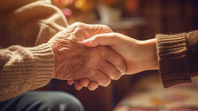 【40岁开始就会有老人味】大量研究表明，老年人特殊体味的来源之一，是一种叫2-