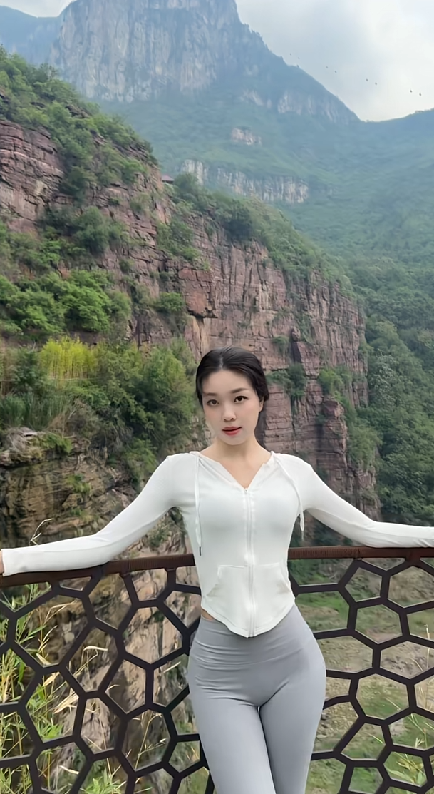 生命这卷书落款应是亭亭常青树