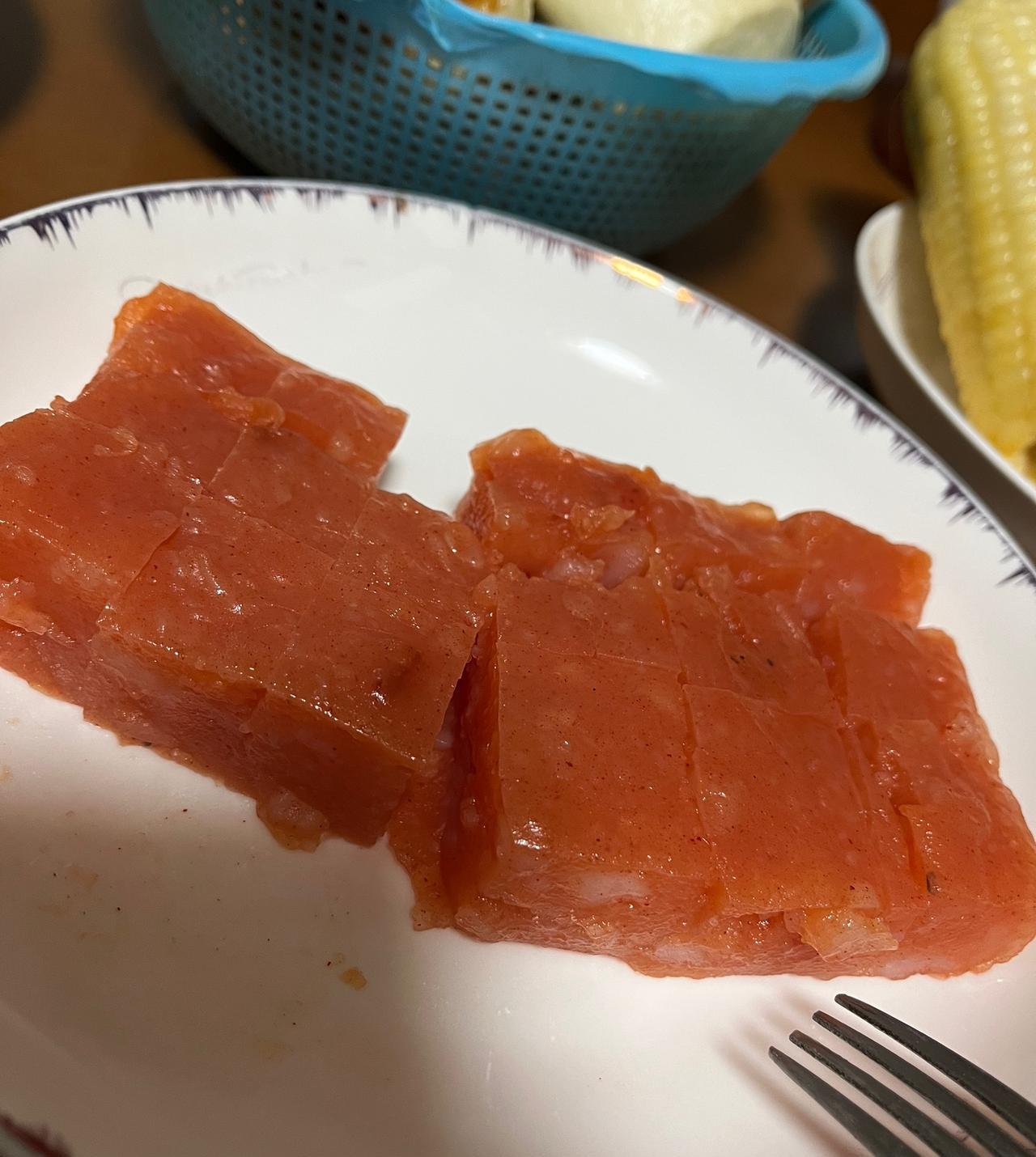 幸福就是简简单单的一顿饭一共有四个菜，西瓜冻、猪腱子炒青椒、凉拌豆角、蒸菜饺子