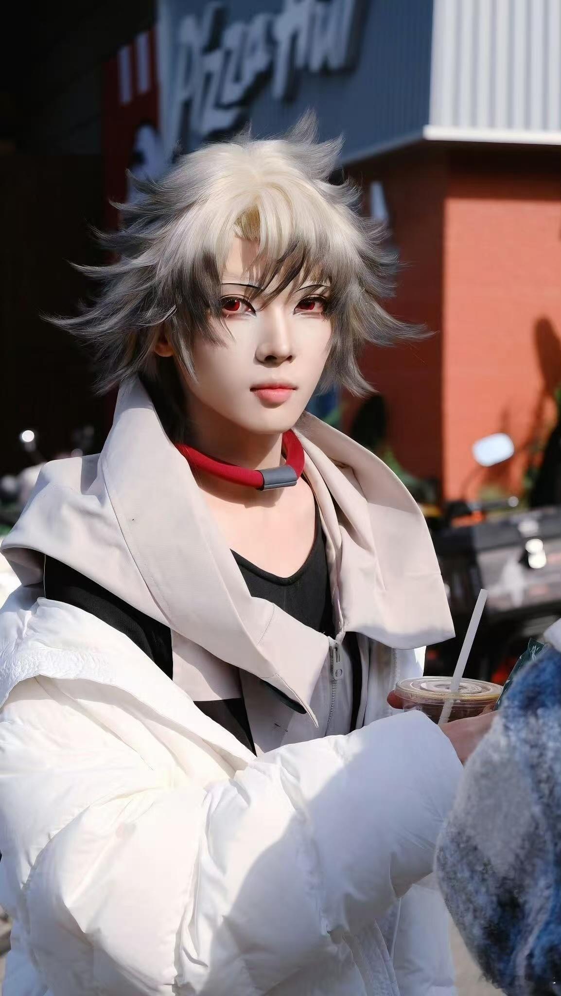 猫猫cos路德场照上次猫猫去漫展玩跟cos合影，终于出精修图了和平精英职业联赛