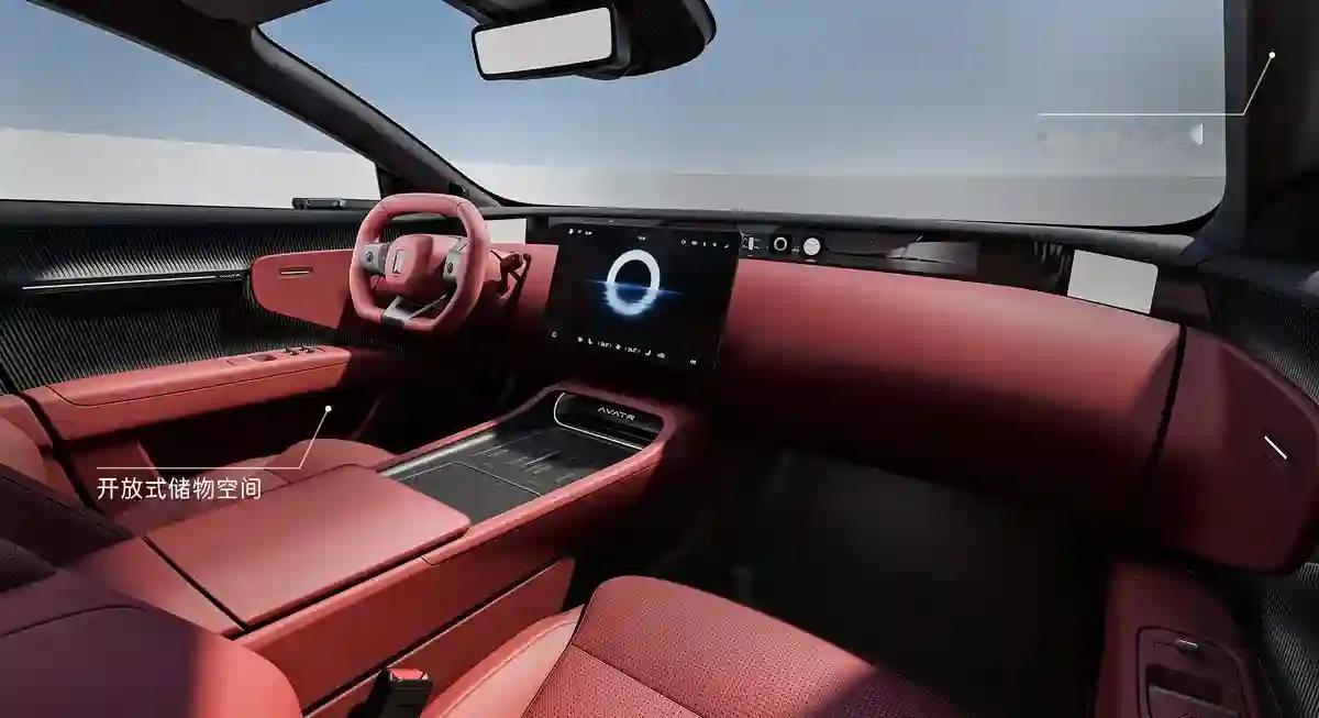 新款阿维塔12，新增加的应急拉手变得非常醒目，而且四个金属质感的车窗开关按键是以