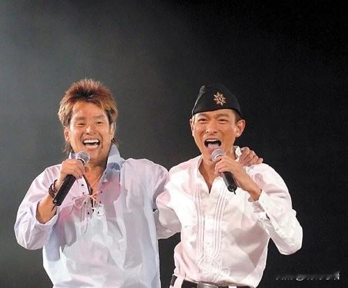 如果有谁去点评刘德华的唱功这个问题，我想他的歌迷肯定是不接受的，因为一般人都不敢