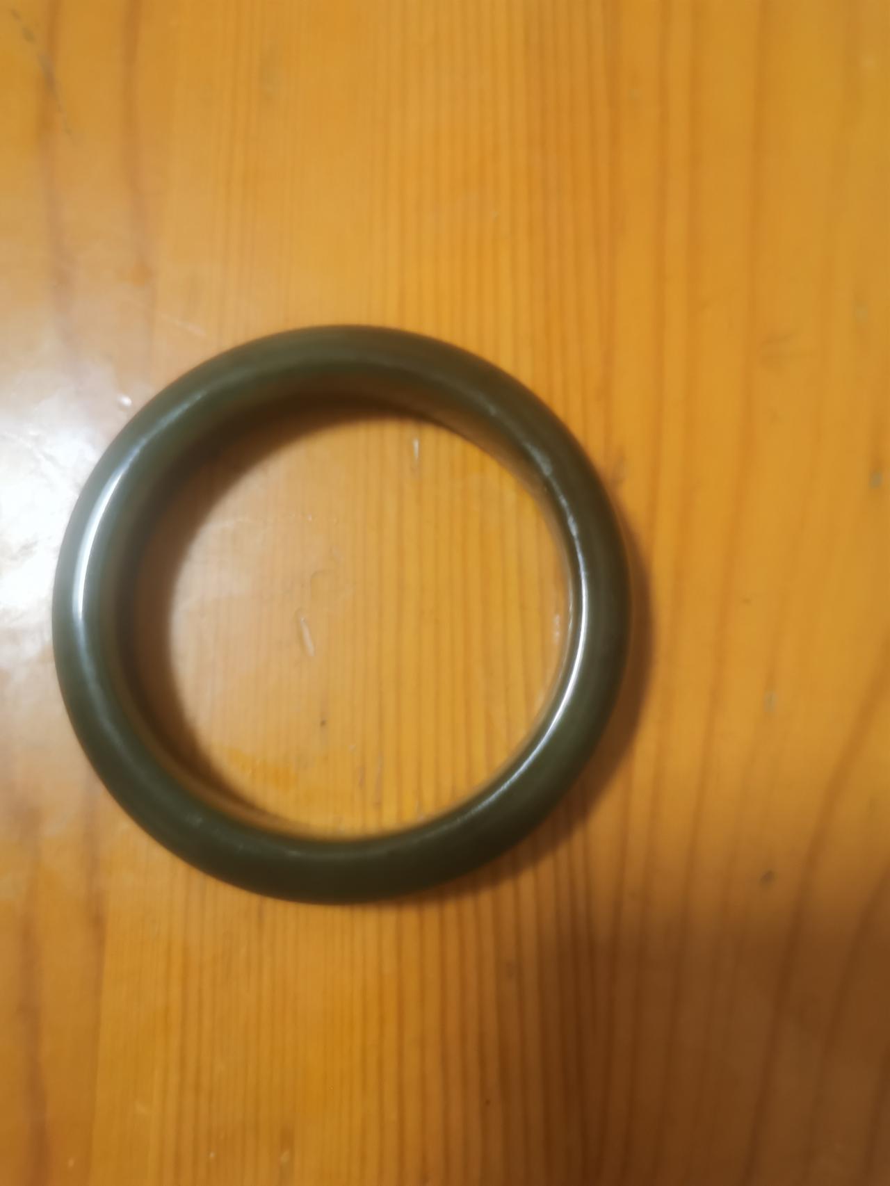刚买的，捡到大漏了。1800，太值了，新疆和田玉……
