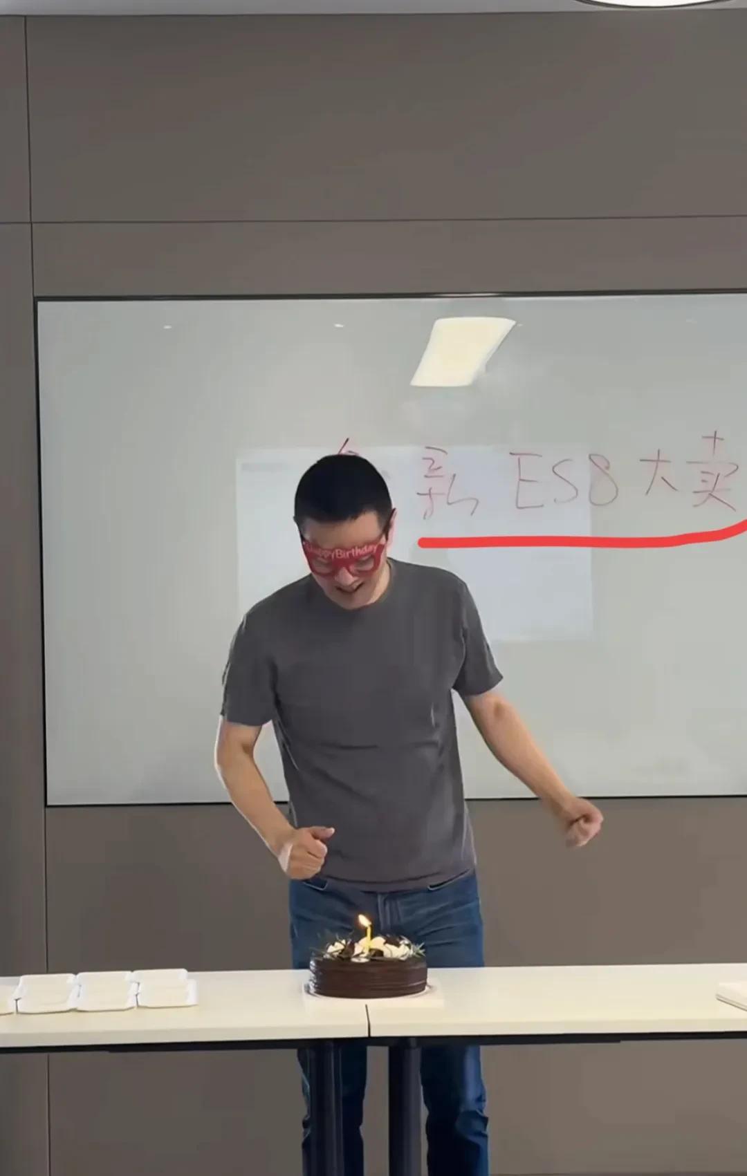 今天是李斌的的生日，他许的愿望是全新ES8大卖！全新ES8会不会大卖不知道，看