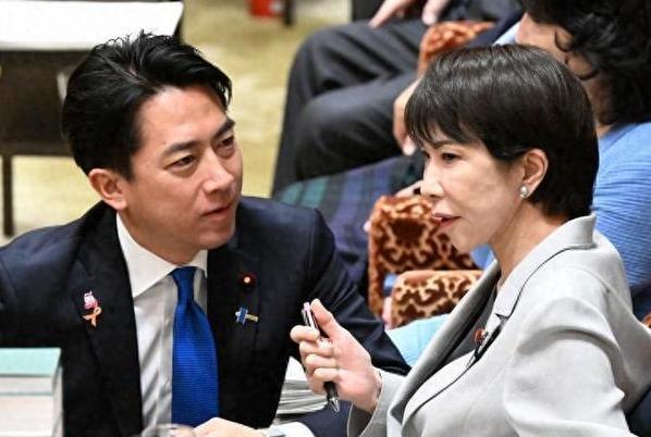 日本政坛一出新戏码总带着点舞台效果。刚满四十四岁的防卫大臣小泉进次郎在他的记事本