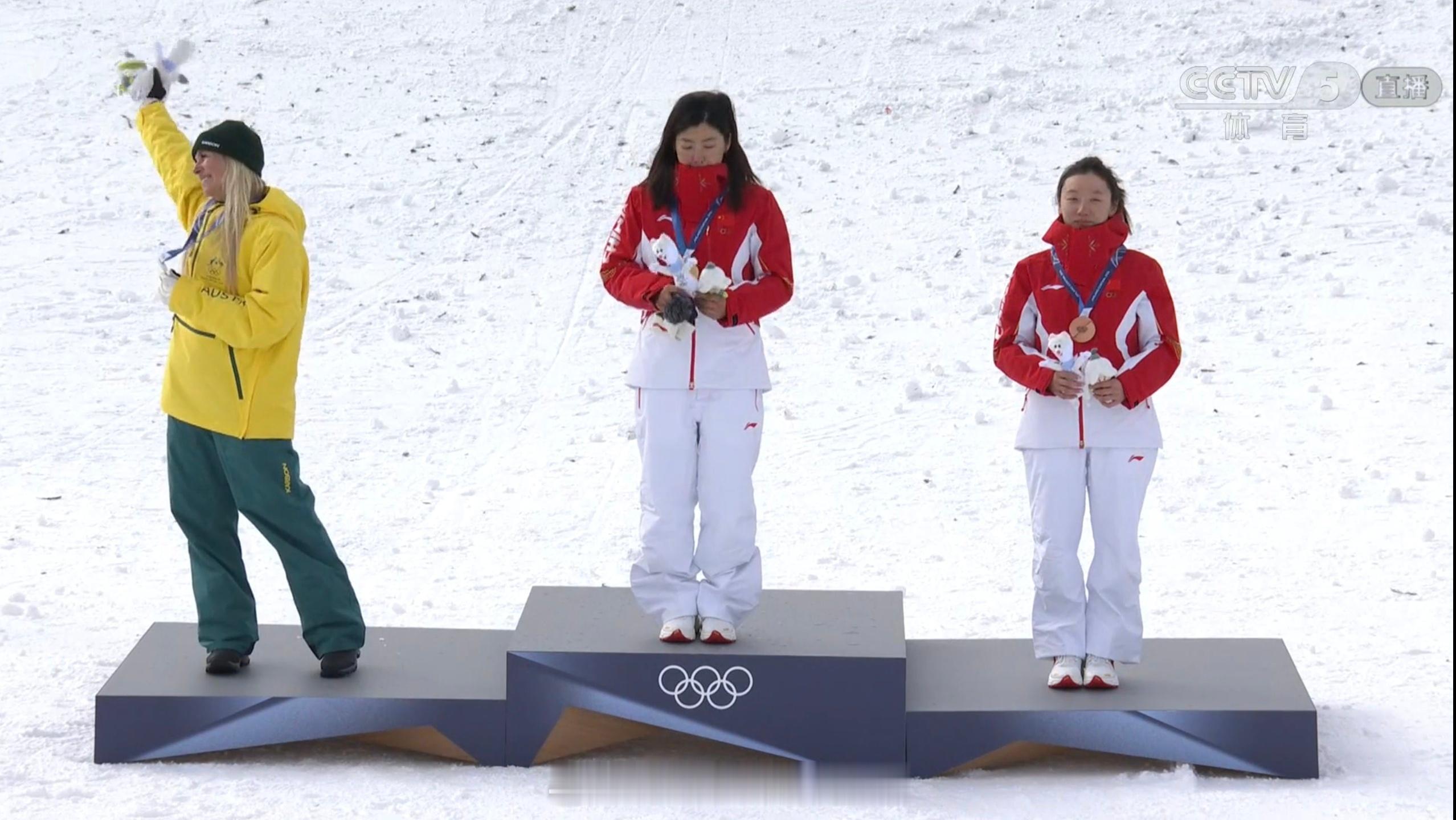 澳大利亚选手最后那么明显的失误都给了排到亚军的分数，而且打分时间超长……明显就是