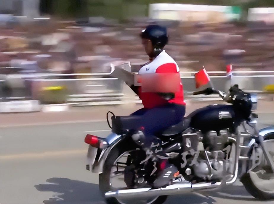 笑不活了家人们！印度阅兵又火了，印度过第77个共和国日，新德里阅兵现场没靠新武器