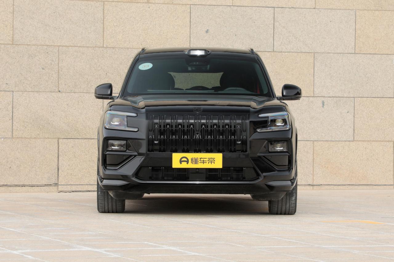 不得不说，宝马X5终于遇到旗鼓相当的硬核对手了，新晋实力派选手极氪8X综合表现格