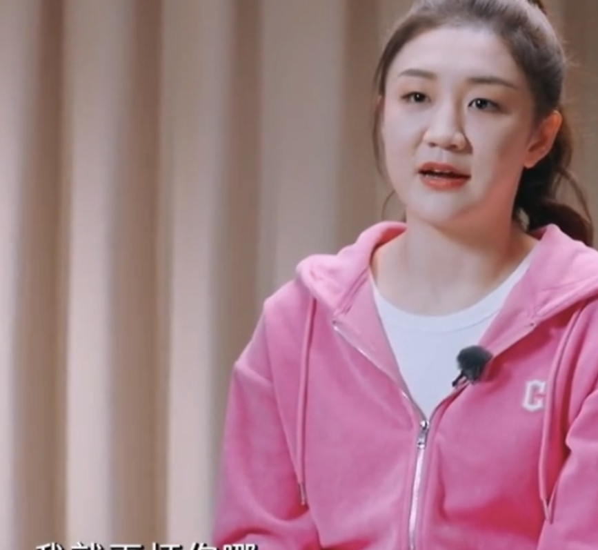 冠军陈梦妈妈心酸地问：“你心里肯定爸爸排第一位。”陈梦无奈：“你太凶了，