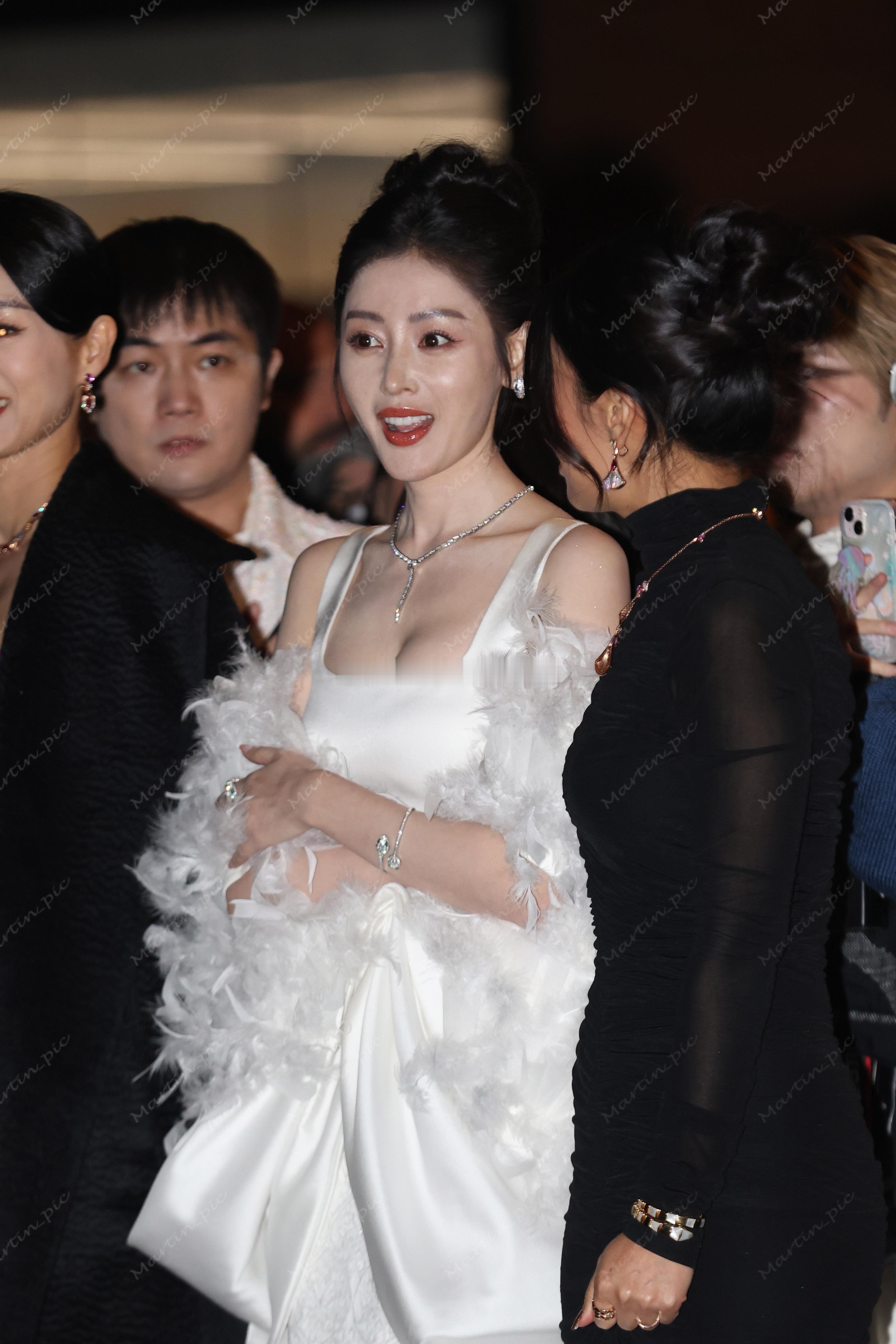 张天爱某活动晚宴生图性感尤物​​​