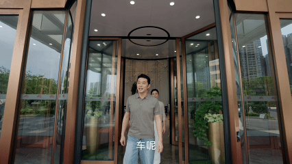 沙溢玩嗨了李斌有诚意发布会笑点与亮点齐飞，沙溢胡可夫妇合体亮相氛围感拉满！李斌