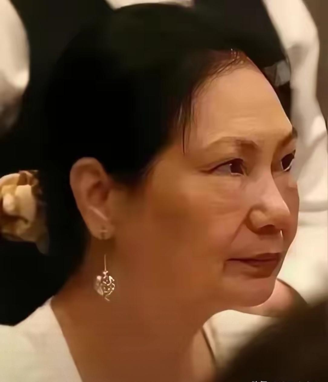 S妈回应大S子女教育争议：法律枷锁下的亲情困局2025年5月9日，S妈在台媒