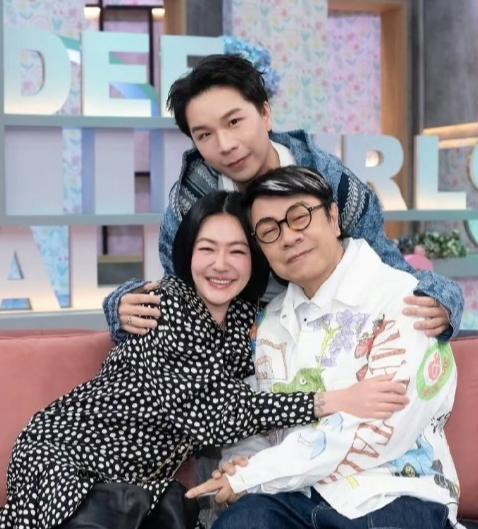 在巨大的压力之下，小S避重就轻的承认是自己安排的旅游活动，否认是她的错。再一次