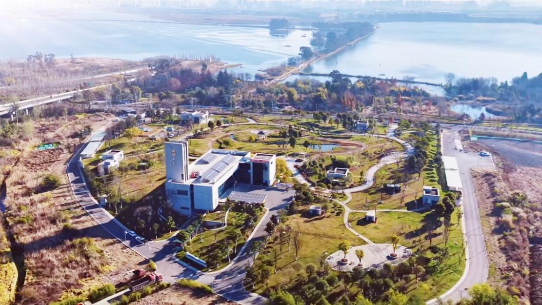 🔥太惊艳！这不是公园，是昆明第十三水质净化厂。告别传统厂区印象，这里地面打造生