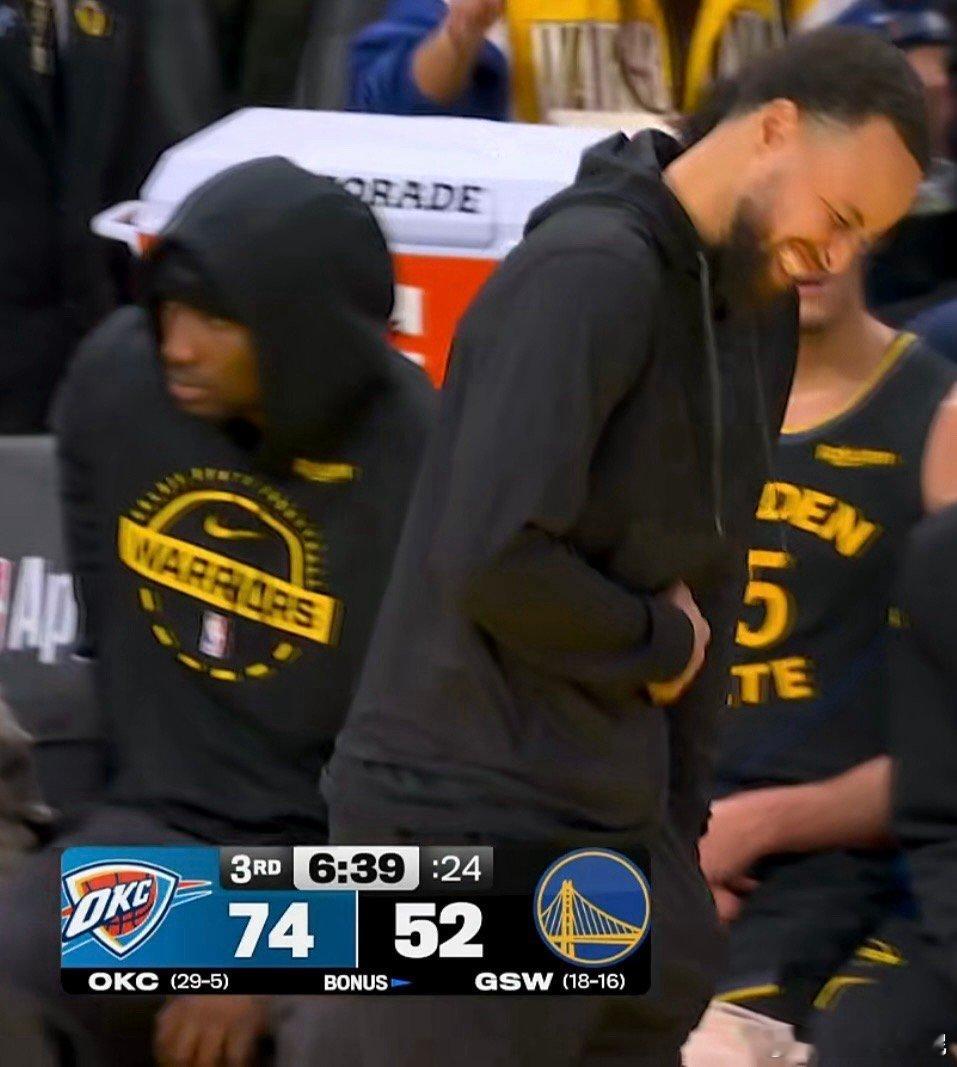 库里：嘻嘻，幸好我没打……