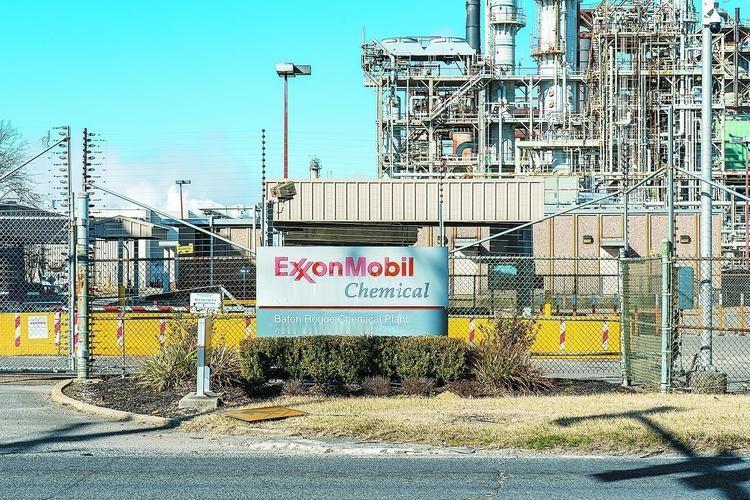 资本的嗅觉是最灵敏的，海南一封关，美国人马上对新加坡下手了。海南自贸港全岛封