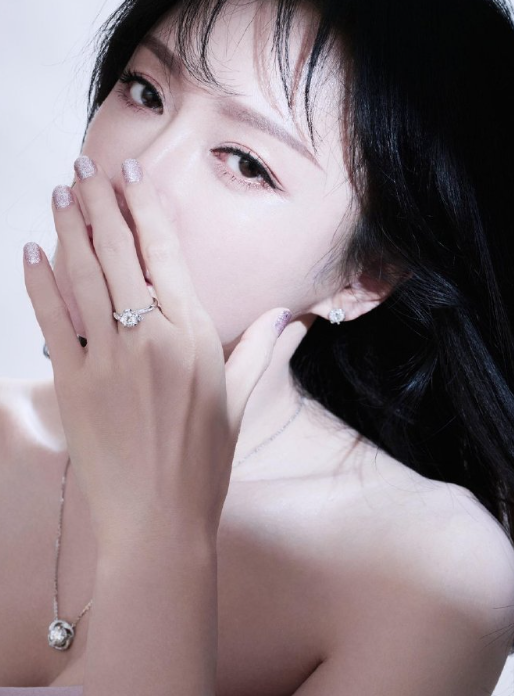 写真大片，水墨荷叶边裙清新气质，细腰婀娜精致如画