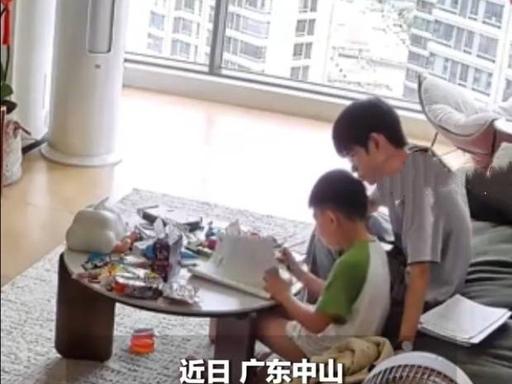 “这招太聪明了！”广东一对夫妻平日上班无暇照看孩子，专门聘请大学生暑假全职带娃，