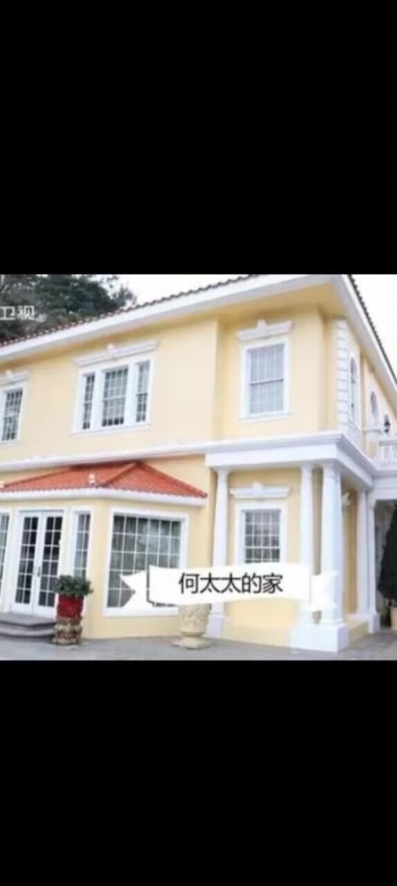 梁安琪日常居住在澳门松山别墅，而不是香港浅水湾道4号这套当年赌王专门为梁安琪购置