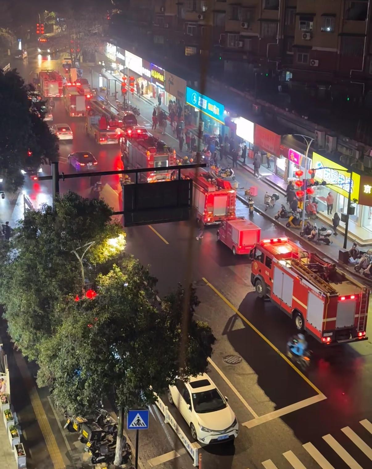 香港此次火灾，有个场景让我印象深刻，大陆把尊重边界摆在首位，香港没求援，