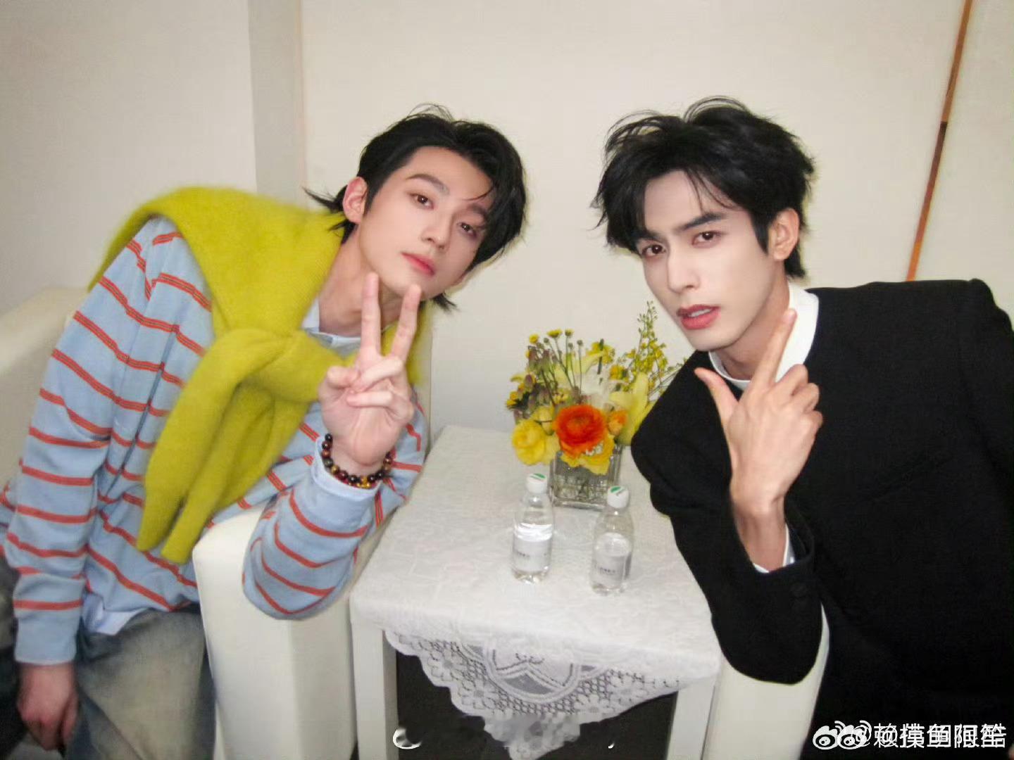 宋威龙赖伟明合照，他俩都很帅，男二长成这样男主都没有被掀桌，可见人设有多重要