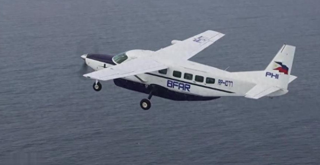 菲律宾飞机侵闯黄岩岛，机上星链系统突然崩溃，中方给欧美上了一课！据菲律宾海岸警卫