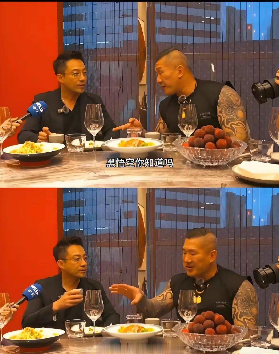 馆长：小菲哥，这次来大陆，感觉变化真大啊！高铁又快又稳，连WIFI都这么给力，待