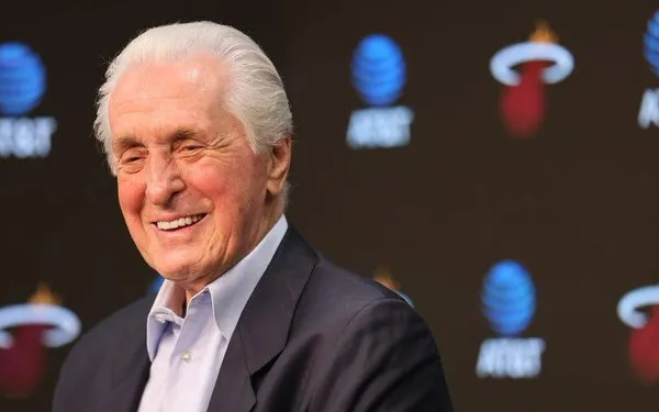 热火总裁帕特-莱利举行了新闻发布会。被问及希罗是否会获得续约时，他表示将与希罗和