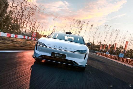 一年四次换代,2026智界S7MAX22.98万,电池换了续航没变,图啥?近日