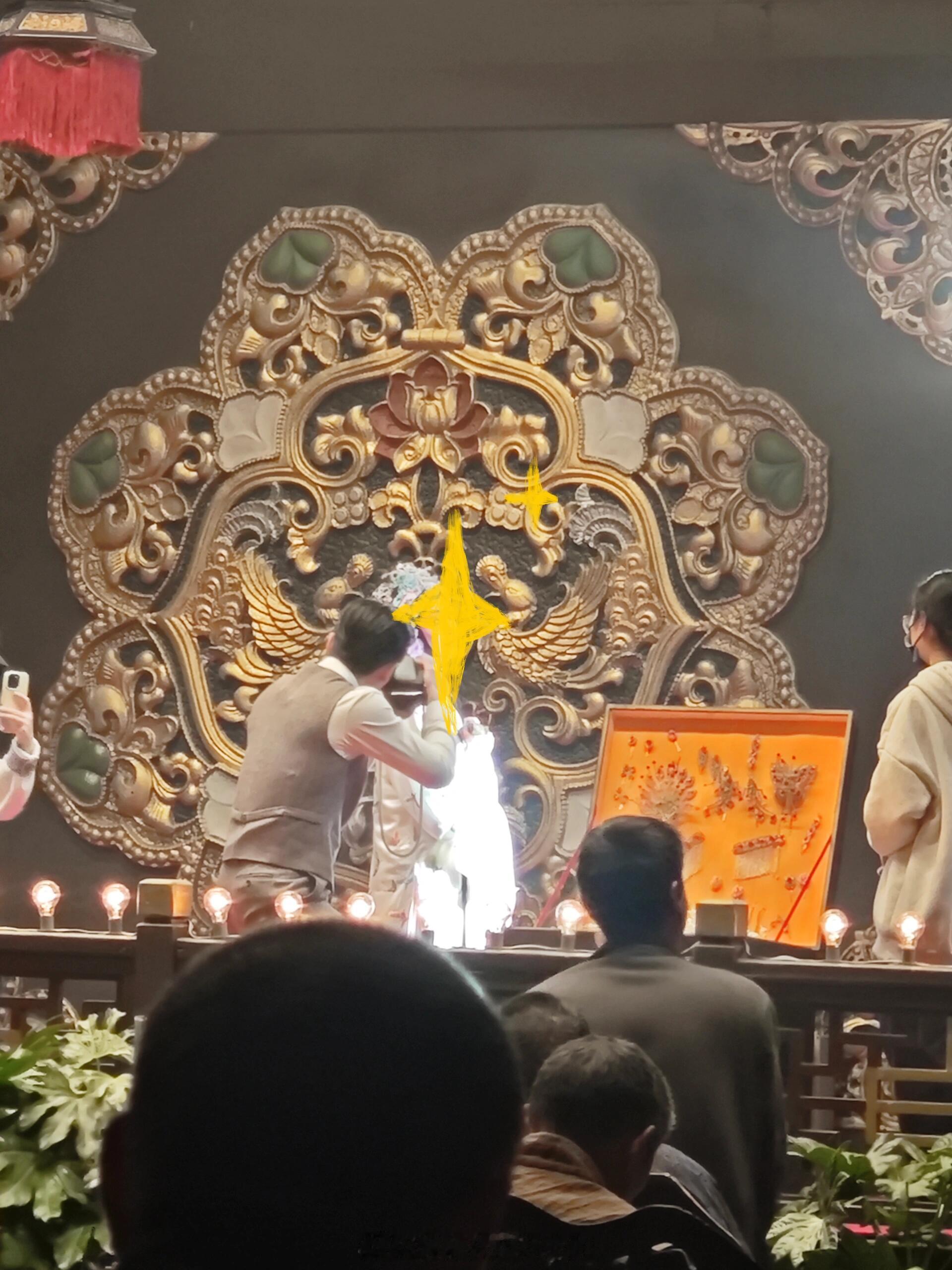 丞磊徐若晗的玉簟秋剧组从导演到演员都很认真，每个镜头都要要拍好多次不同的版本，力