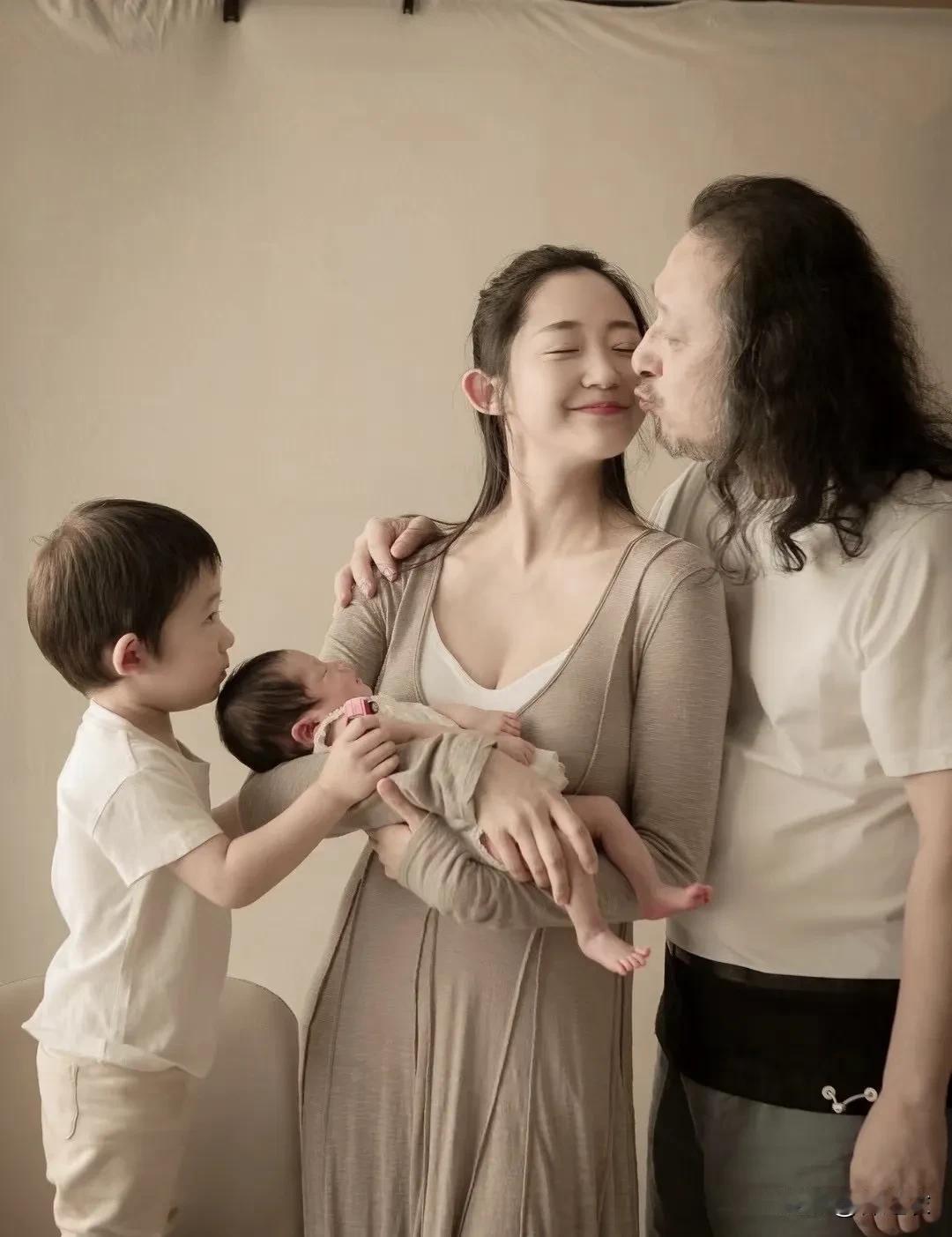 万千惠既然对她妈妈的教育方式如此不认可，同时她自己受了那么大的童年阴影。那就