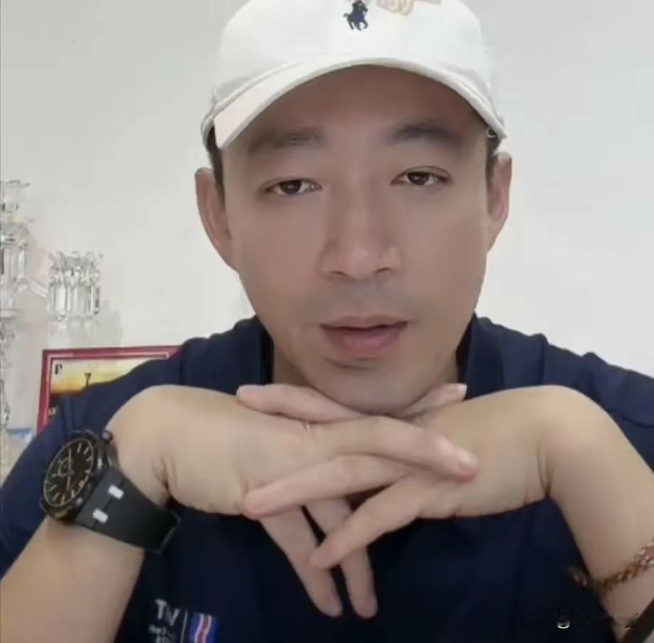 汪小菲，真的急了！直播时，有网友问到小玥儿的上学问题，这一次，汪小菲不再回避