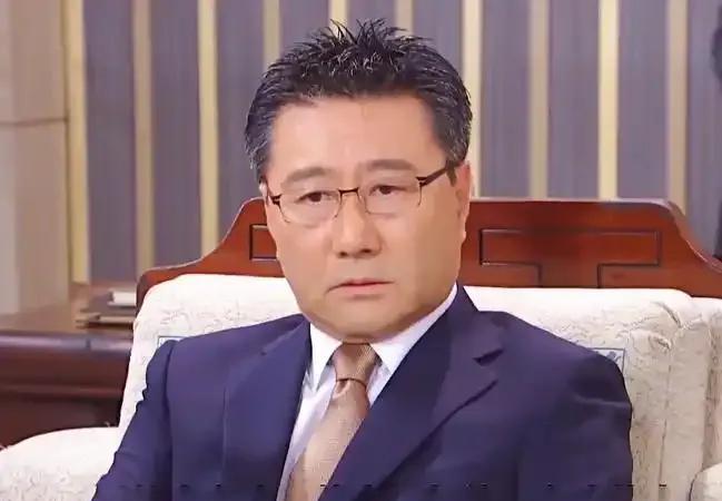 韩国演员崔政宇离世，令人惋惜。他演艺生涯塑造诸多经典，却历经三次婚姻，每次皆净身