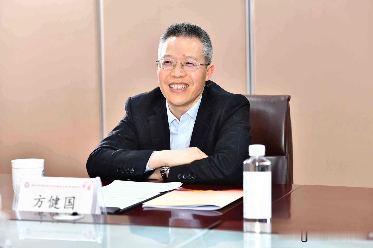 杭州市卫健委主任方健国拟任省直单位正厅领导职务。方健国，浙江富阳人，1995年