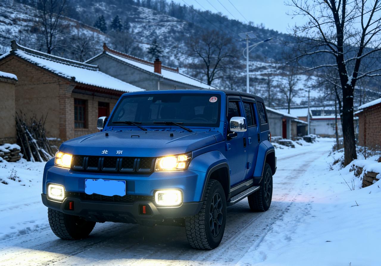 像bj40这种纯粹有棱有角的车，可能以后会越来越少，因为这台车的基础，某种程度上