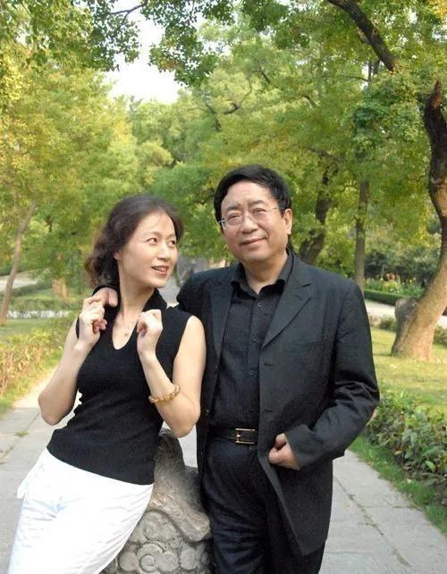 1992年，余秋雨二婚娶了小16岁的女明星马兰。新婚之夜，余秋雨向马兰提出了一个