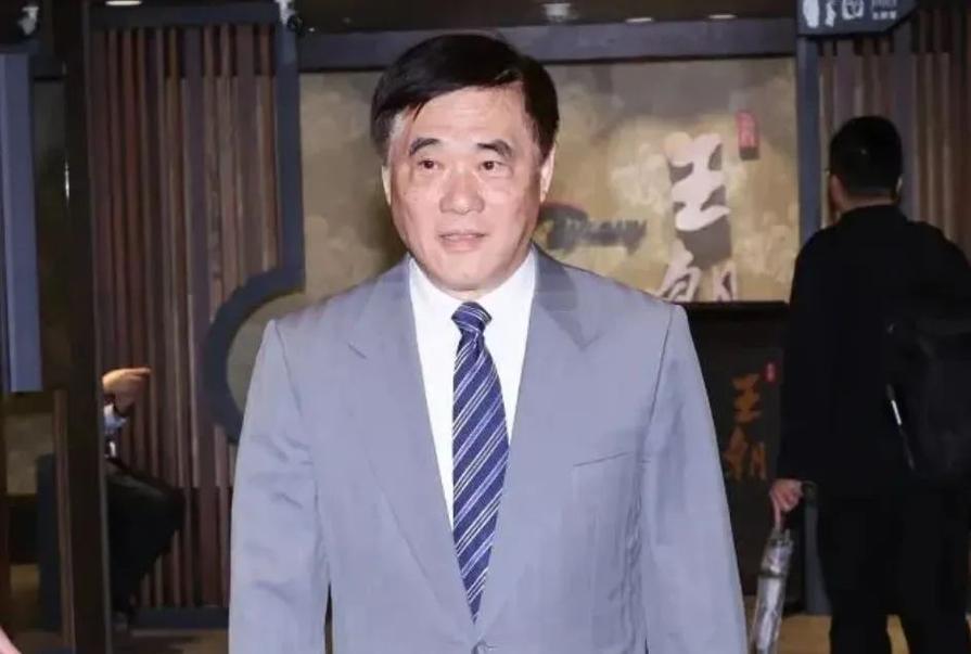 郝龙斌出尔反尔，太不地道了！ 本来中天电视要办场辩论会，郝龙斌一开始没说不去