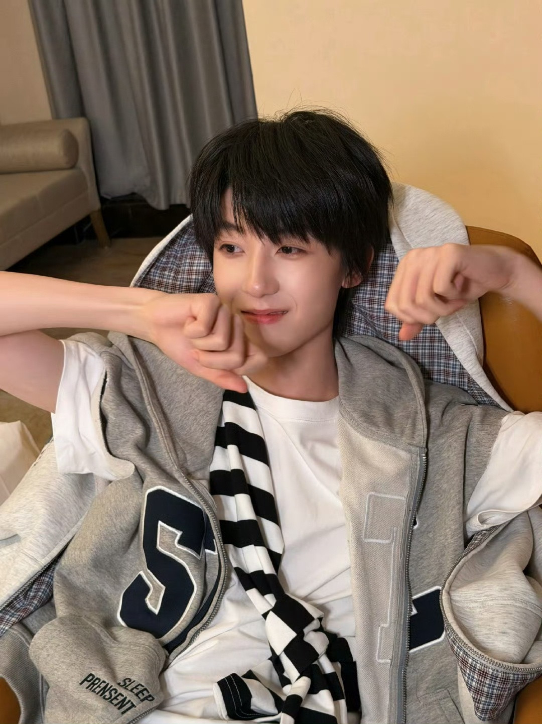 杨博文营业啦，我靠啊，太帅了完美诠释了什么叫西海岸式穿搭