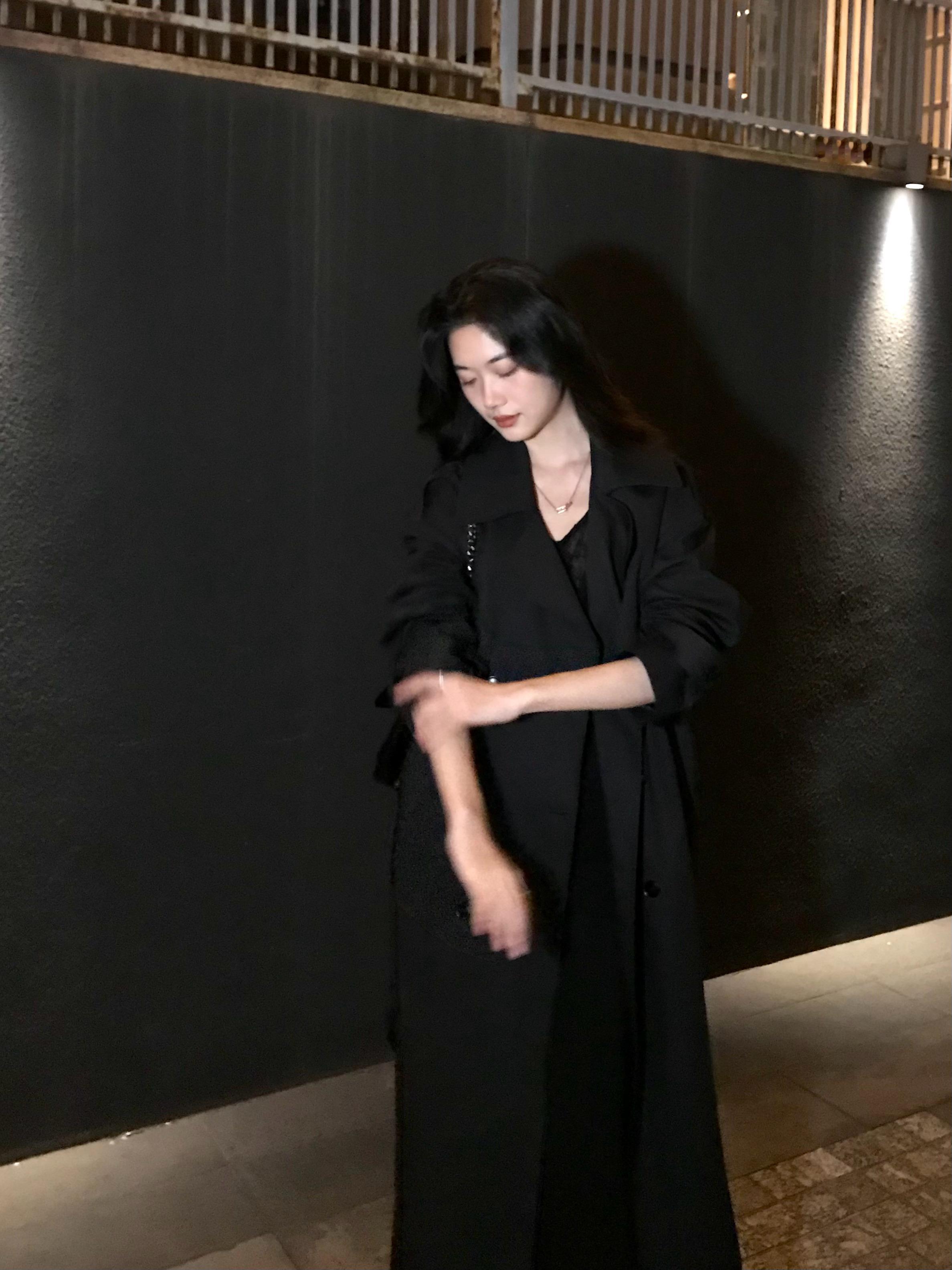 一件黑色风衣穿出三个风格哼哼(̀⌄́)​​​