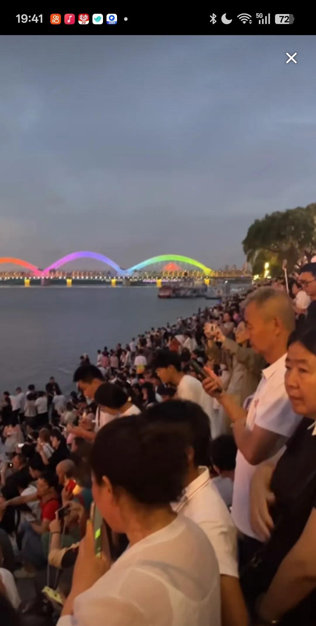 昨天入伏了，以前些日子那种热劲儿，以为入伏后的哈尔滨不得热冒烟，怀着一点对热的恐