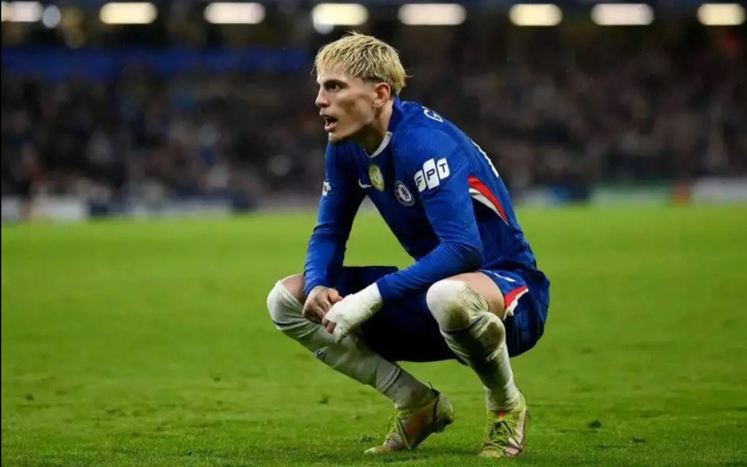 离开曼联，你啥都不是！加纳乔在为自己的任性买单