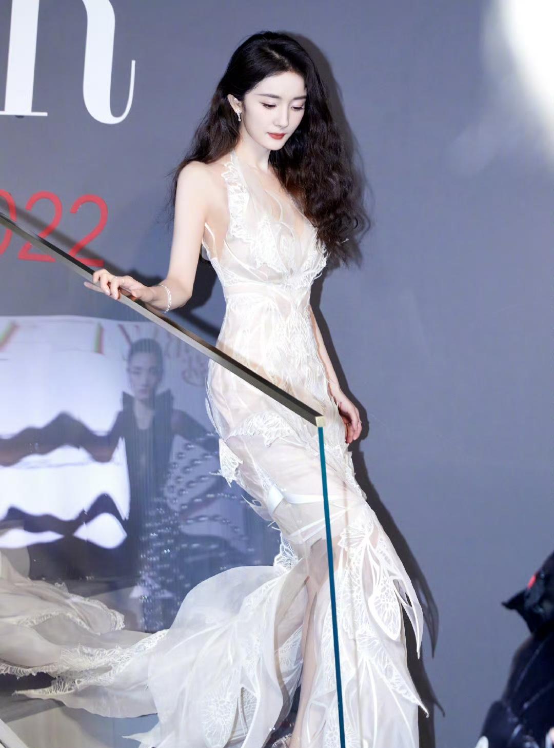 杨幂公司成投资圈香饽饽！她却婉拒所有橄榄枝为哪般？最近投资圈都在热议，杨幂