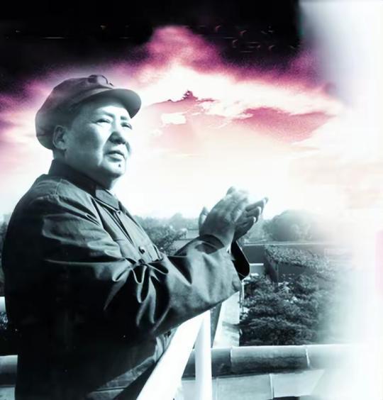 1933年，主席躲进农妇家。没想到，敌人搜查时，农妇却说：“你们要找的人，在我家