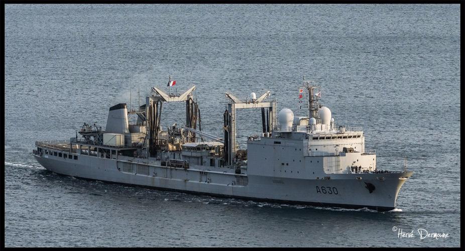 法国“迪朗斯河”级综合补给舰“迪朗斯河”级是法国海军曾长期服役的主力综合补给舰