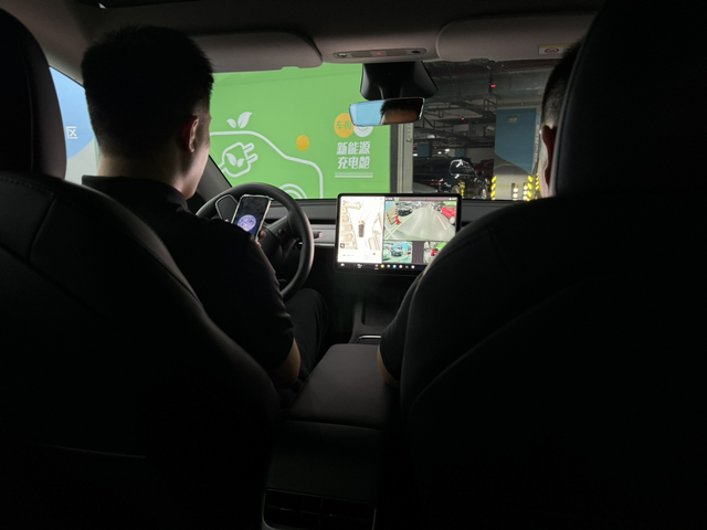 这个月下定还是等四季度？今天去试驾了，试驾感觉不错，很好开，后排确实有点颠，音