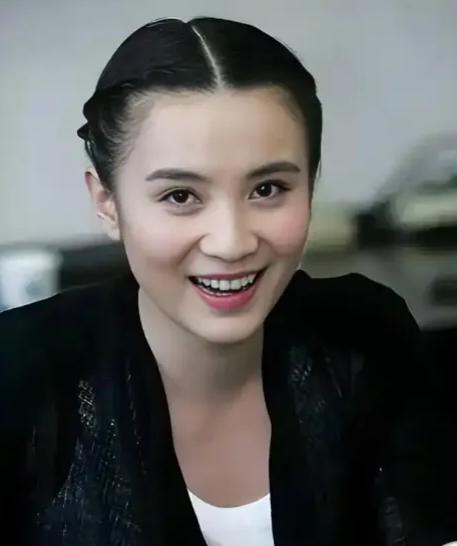 2023年，筹拍《山花烂漫时》，导演联系了多位女演员出演张桂梅，可全都一囗拒绝，